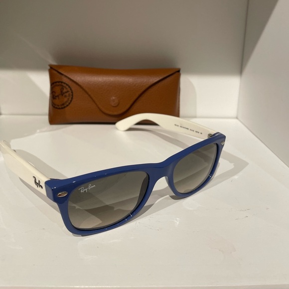 Ray-Ban Wayfarer Rare Y2K - Blue and White - Picture 5 of 8